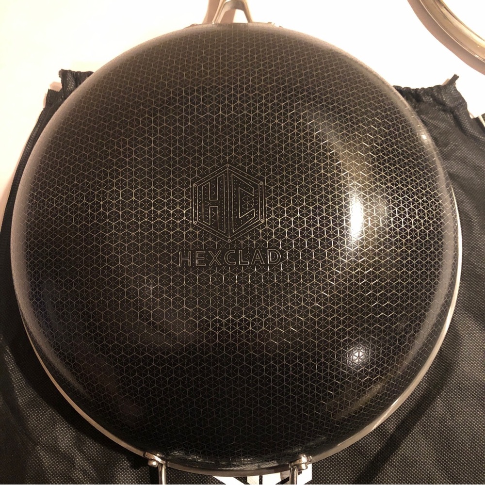 HexClad Hybrid Nonstick 12-Inch Wok Cookware with 12 inch Lid - Picture 8 of 13